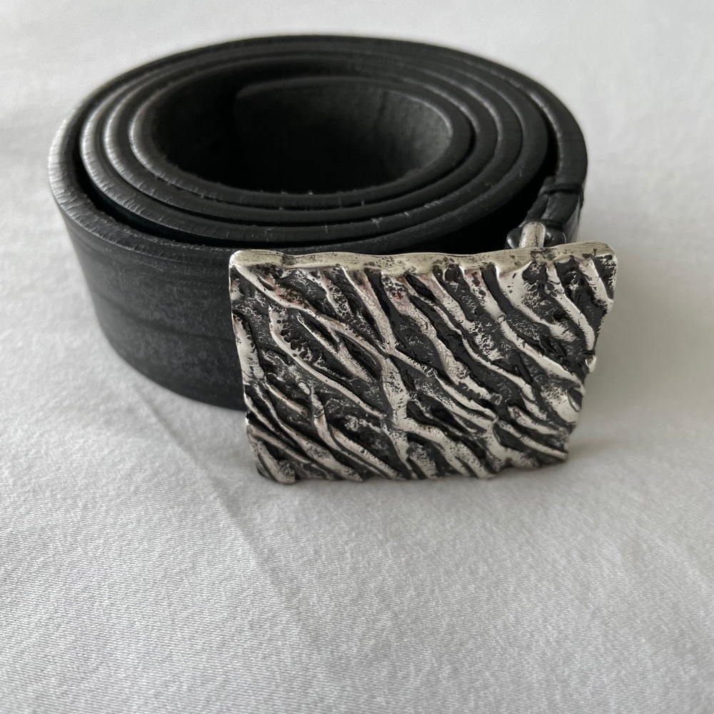 Tom Ford Men’s Leather Belt with Custom Designed Buckle.